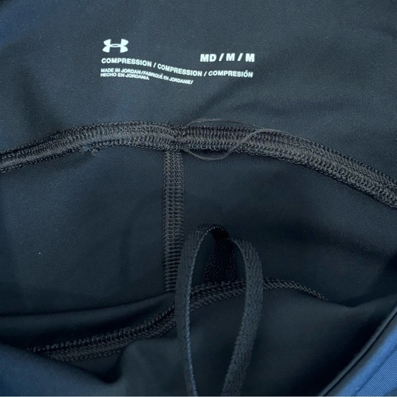 NWT Women's Under Armour Compression Mid Rise Speed Capri Size Medium - Picture 3 of 5